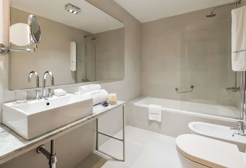 Отель Esplendor By Wyndham Montevideo Cervantes