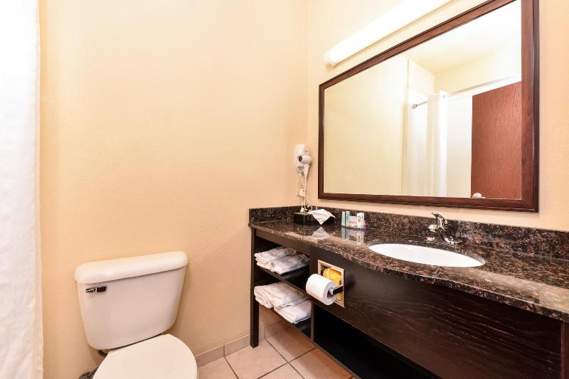 فندق Express Inn & Suites