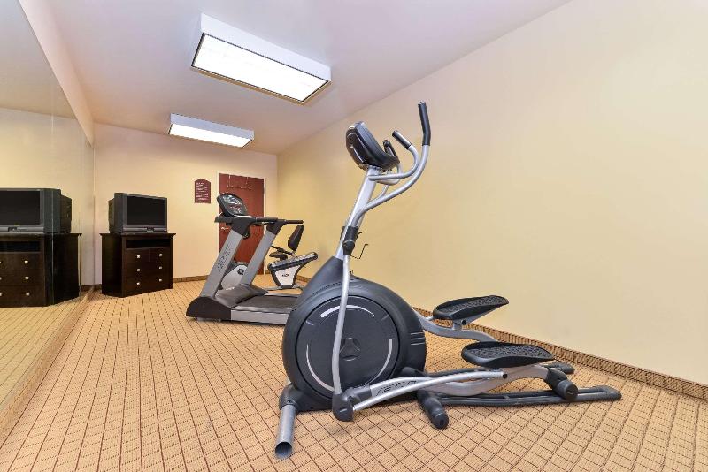 فندق Express Inn & Suites