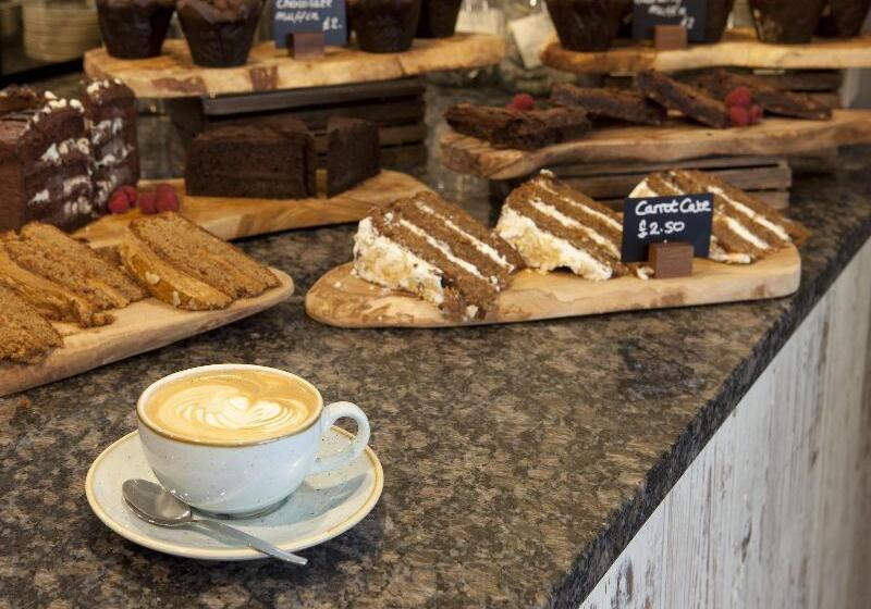 George Hotel & Granary