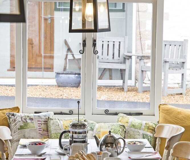 هتل Hawthorn Farm Guest House