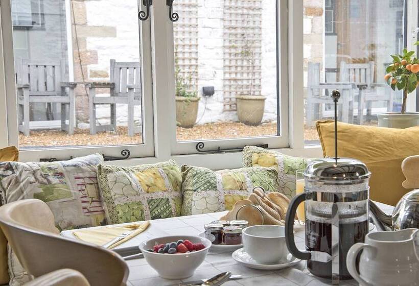 هتل Hawthorn Farm Guest House