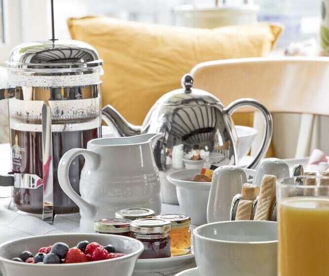 هتل Hawthorn Farm Guest House