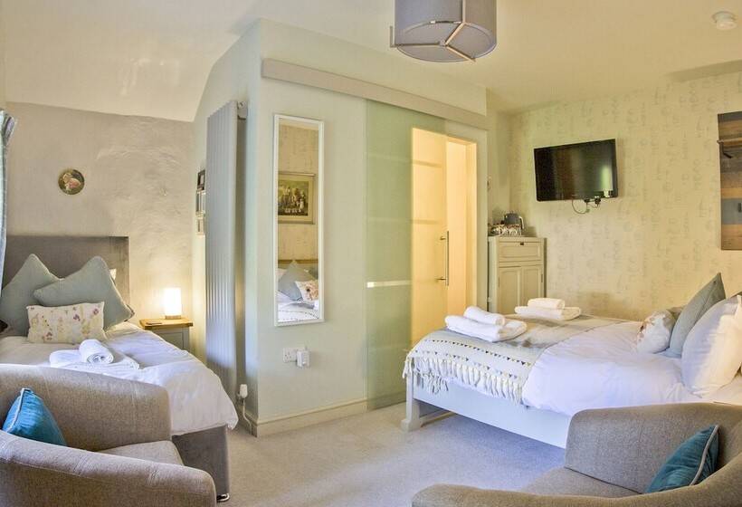 هتل Hawthorn Farm Guest House