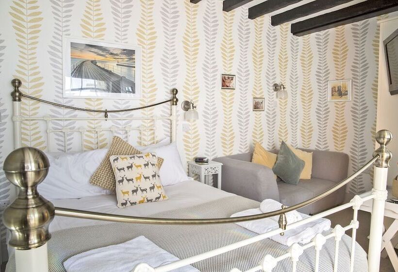 هتل Hawthorn Farm Guest House