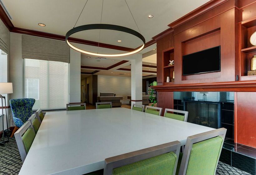 בית מלון כפרי Hilton Garden Inn Indianapolis Airport