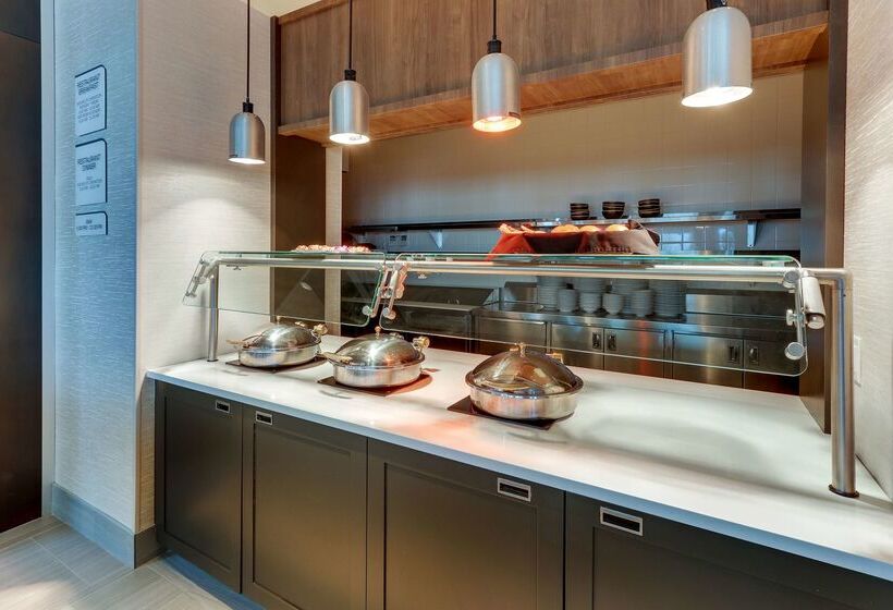 בית מלון כפרי Hilton Garden Inn Indianapolis Airport