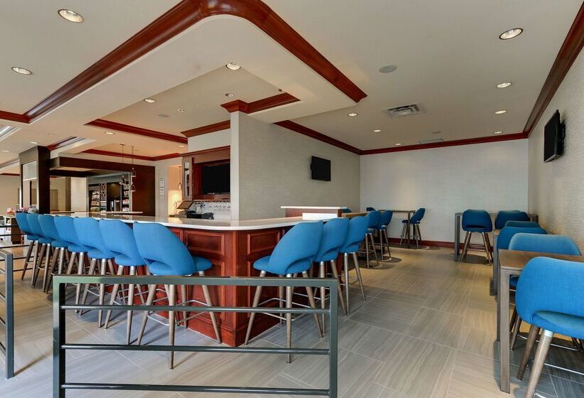 בית מלון כפרי Hilton Garden Inn Indianapolis Airport