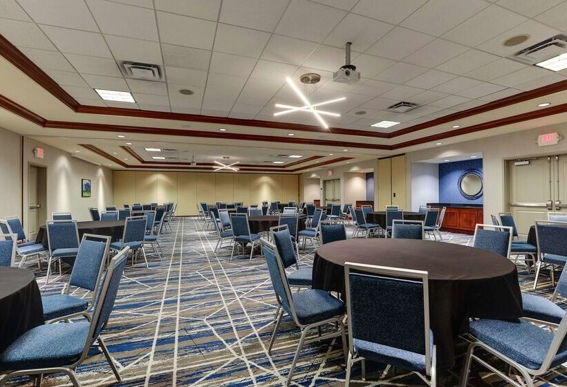בית מלון כפרי Hilton Garden Inn Indianapolis Airport