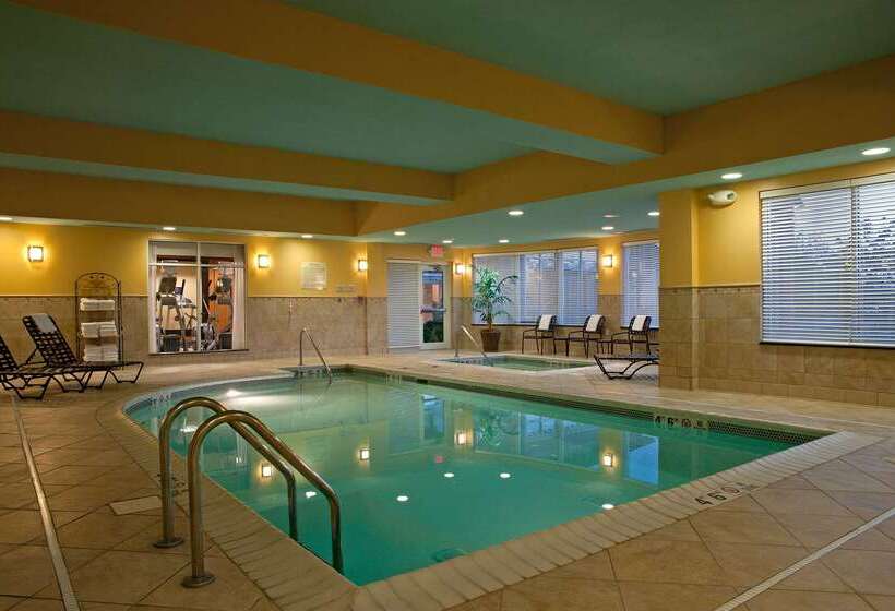 בית מלון כפרי Hilton Garden Inn Indianapolis Airport