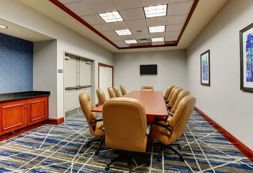 בית מלון כפרי Hilton Garden Inn Indianapolis Airport