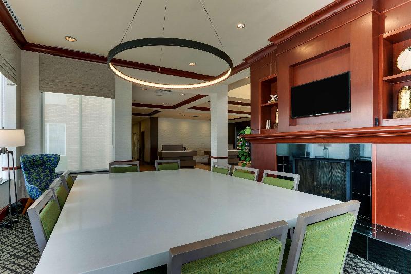 בית מלון כפרי Hilton Garden Inn Indianapolis Airport