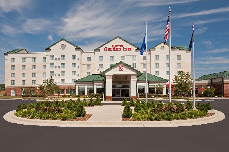 בית מלון כפרי Hilton Garden Inn Indianapolis Airport