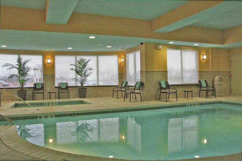 בית מלון כפרי Hilton Garden Inn Indianapolis Airport