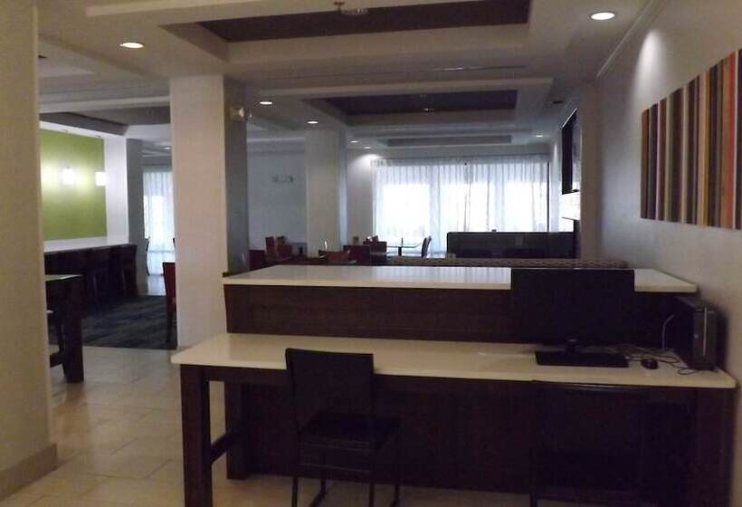 فندق Holiday Inn Express & Suites Dyersburg, An Ihg