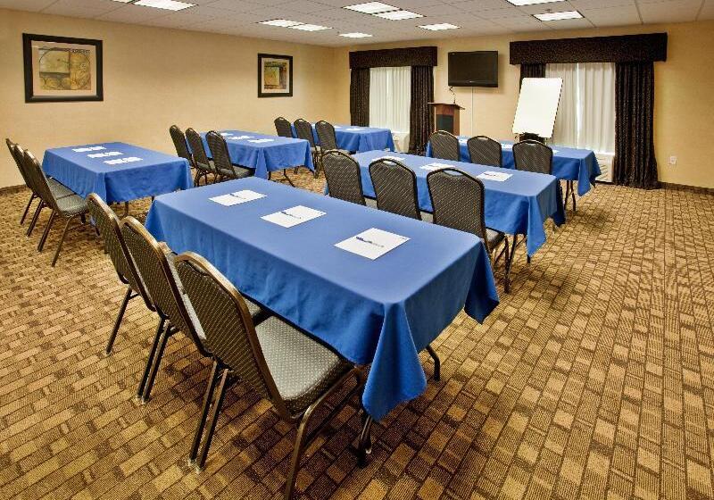 Holiday Inn Express Hotel & Suites Wichita Airport, An Ihg