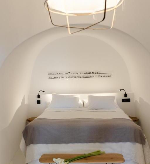 هتل Ikies Santorini