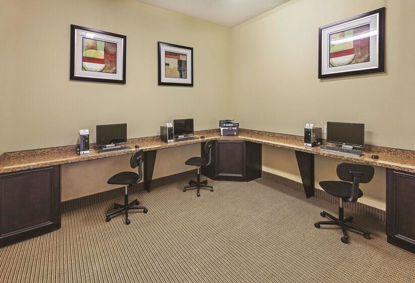 בית מלון כפרי La Quinta Inn & Suites By Wyndham Livingston