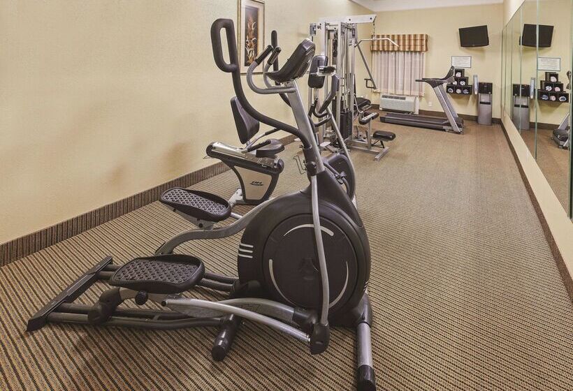 בית מלון כפרי La Quinta Inn & Suites By Wyndham Livingston