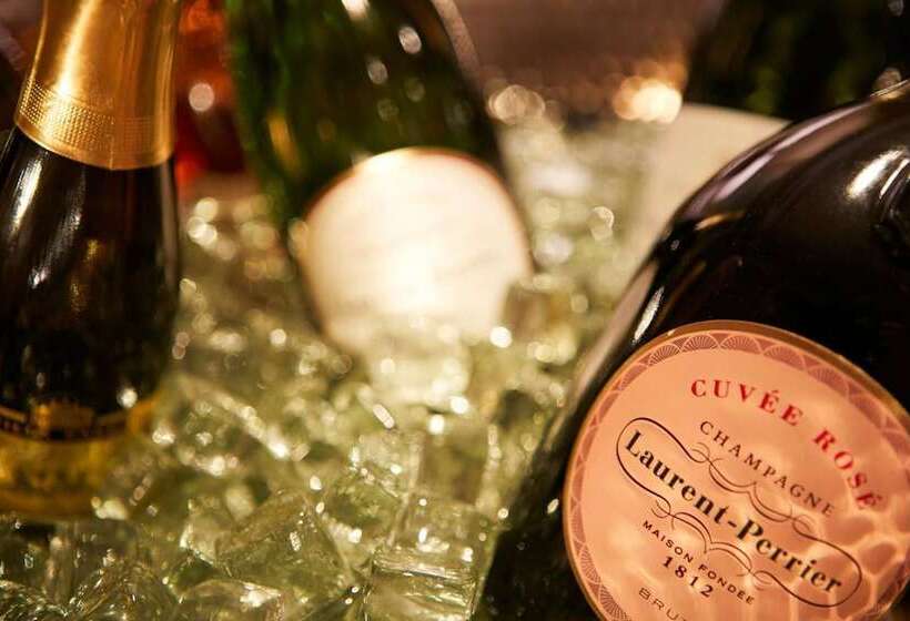 בית מלון כפרי Palm Court