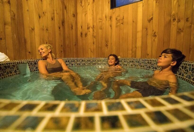 酒店 Parklands Motorlodge & Holiday Park