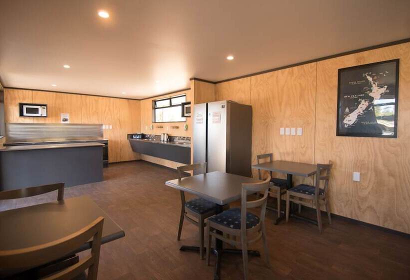 酒店 Parklands Motorlodge & Holiday Park