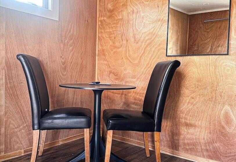 酒店 Parklands Motorlodge & Holiday Park