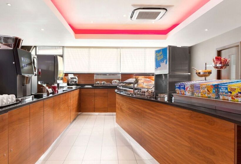 בית מלון כפרי Ramada Encore Leicester City Centre