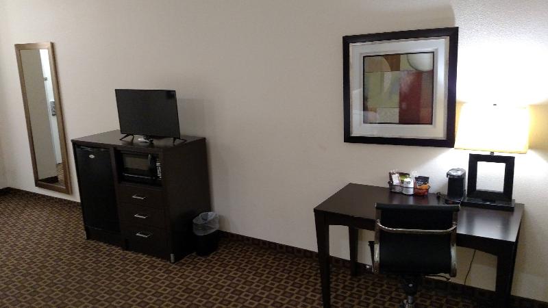 هتل Red Roof Inn & Suites Longview