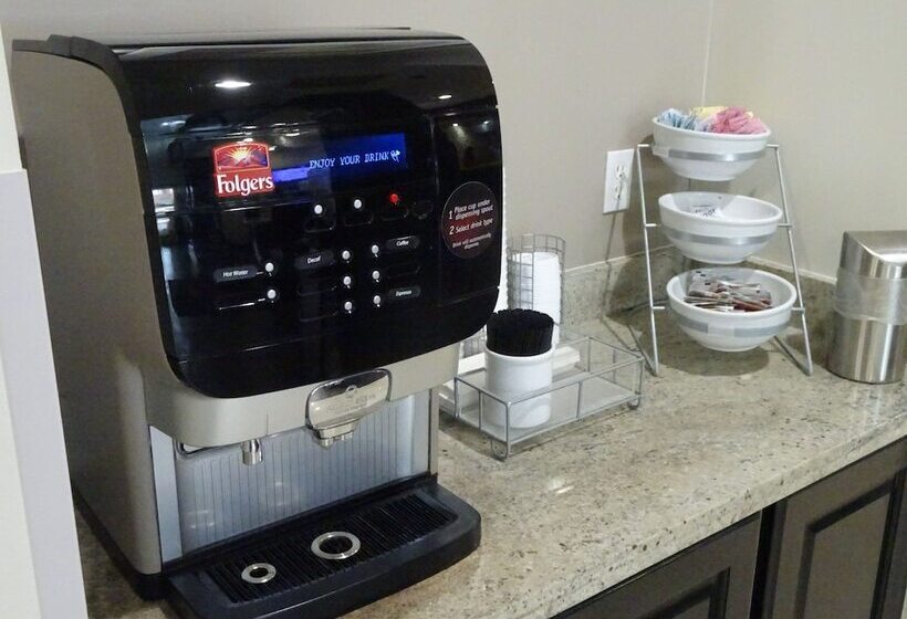 בית מלון כפרי Red Roof Inn & Suites Longview