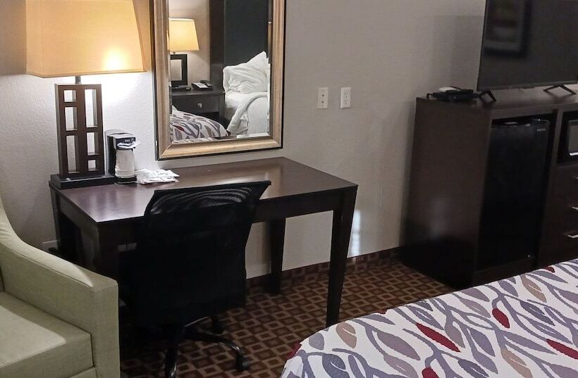 فندق Red Roof Inn & Suites Longview