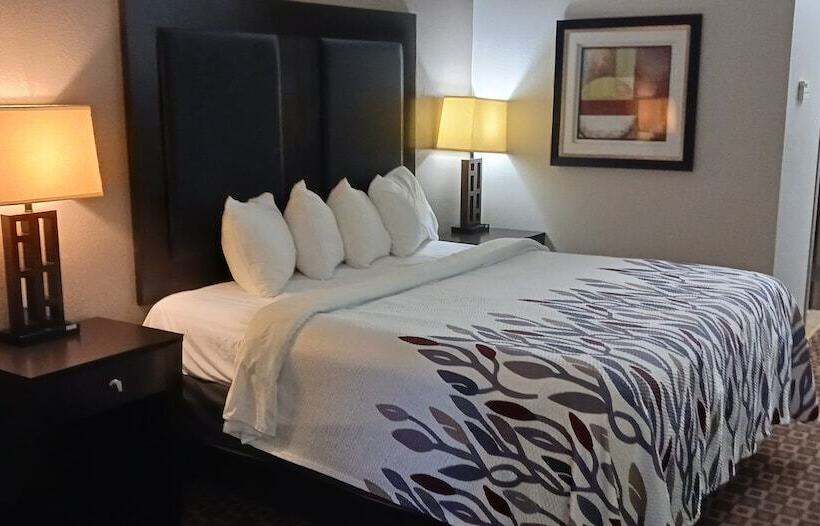 هتل Red Roof Inn & Suites Longview