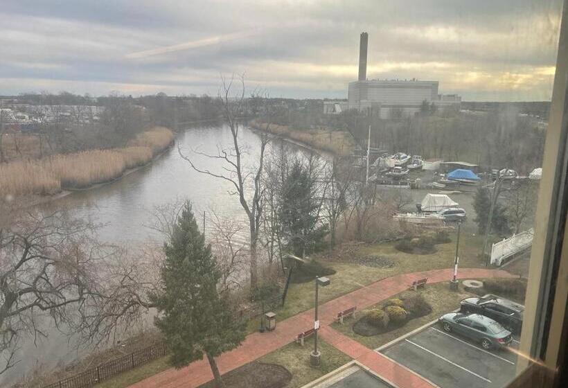 فندق Spark By Hilton Rahway