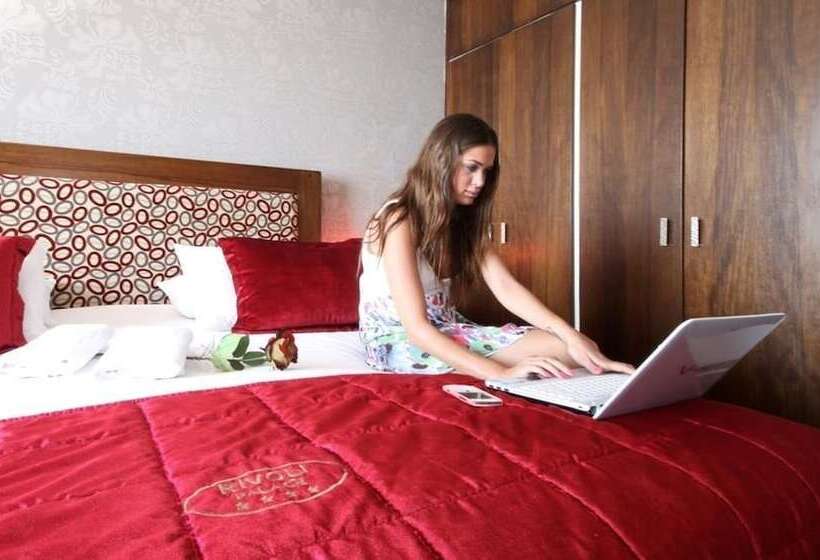 Отель Rivoli Palace