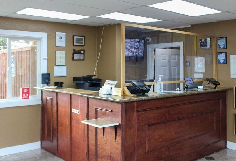 בית מלון כפרי Rodeway Inn Medford South I 5