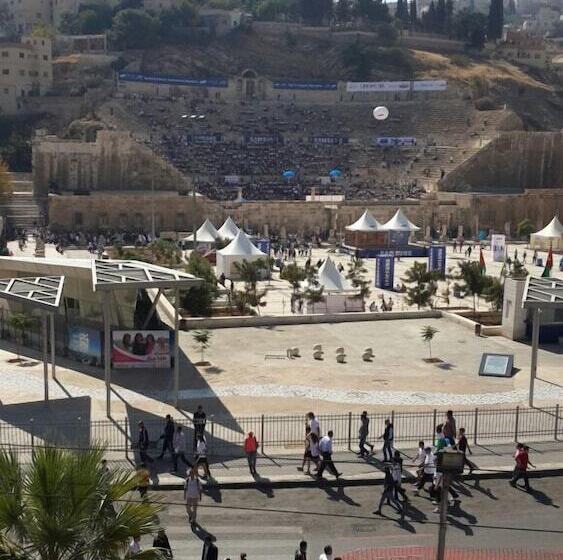 هتل Roman Theater