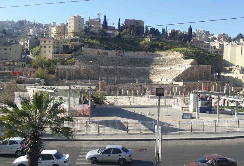 هتل Roman Theater