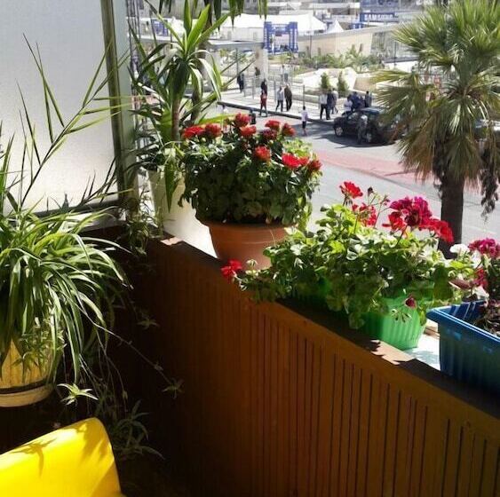 هتل Roman Theater