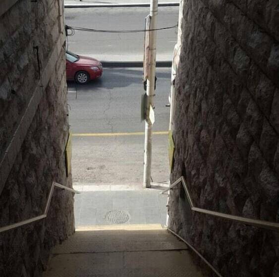 هتل Roman Theater