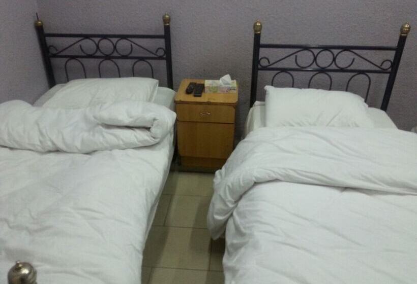 هتل Roman Theater