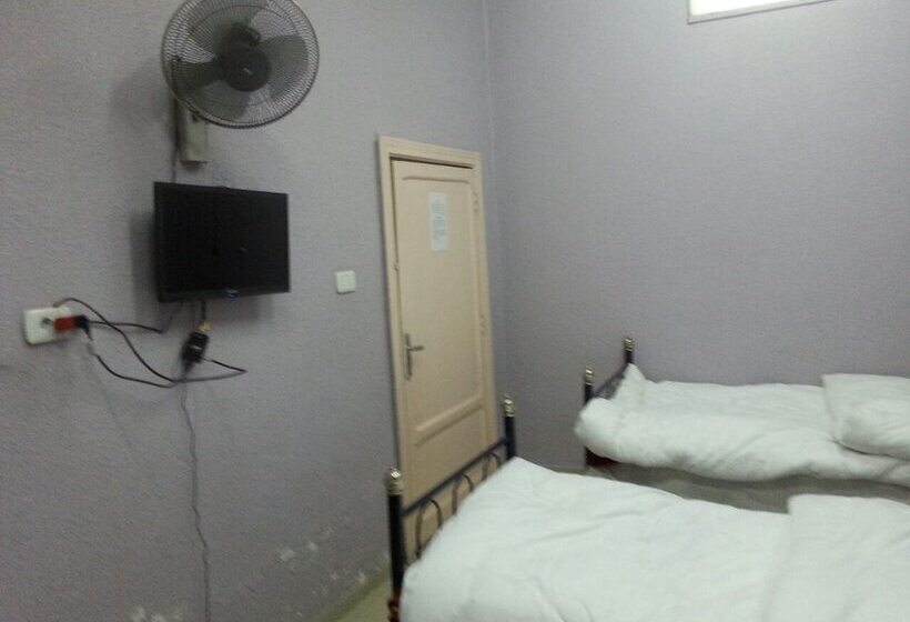 هتل Roman Theater