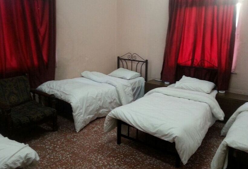 هتل Roman Theater