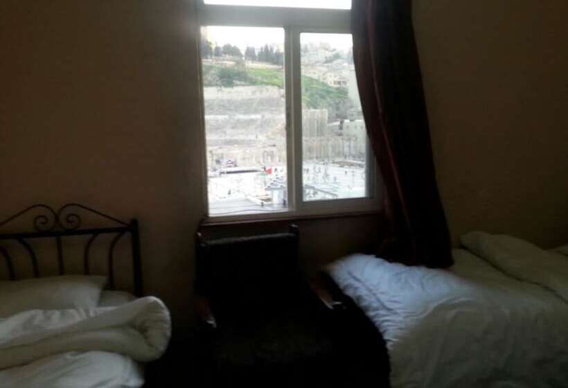 هتل Roman Theater