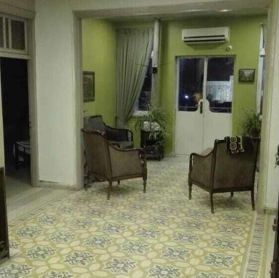 هتل Roman Theater