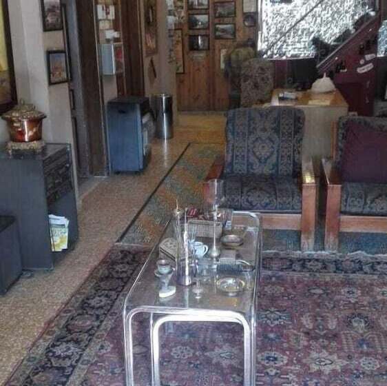 هتل Roman Theater