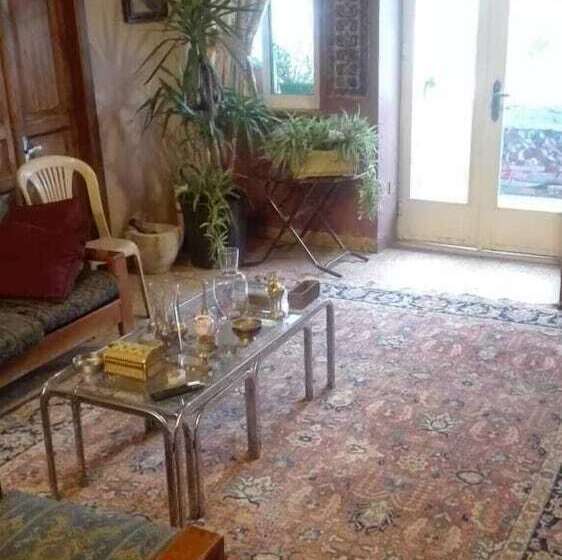 هتل Roman Theater