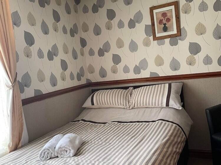 Roselea Hotel   St Chads