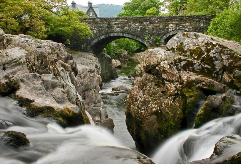 בית מלון כפרי Royal Oak