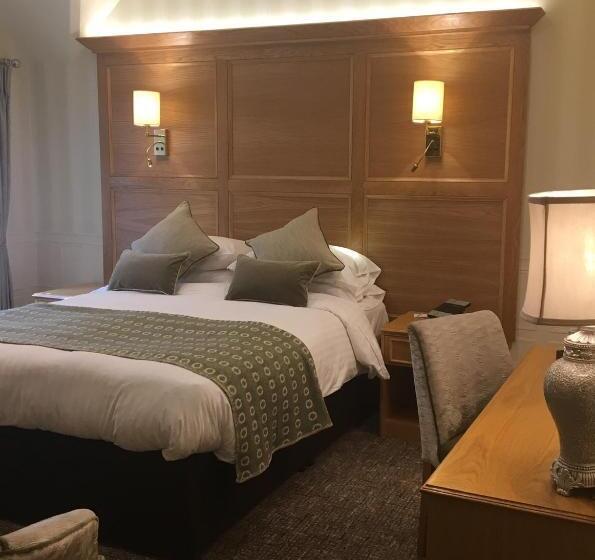 בית מלון כפרי Royal Oak