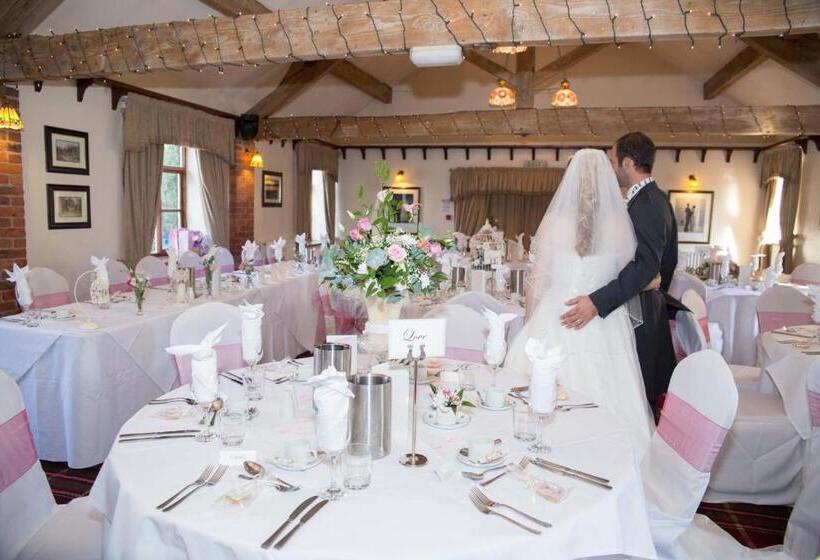 فندق Slaters Country Inn